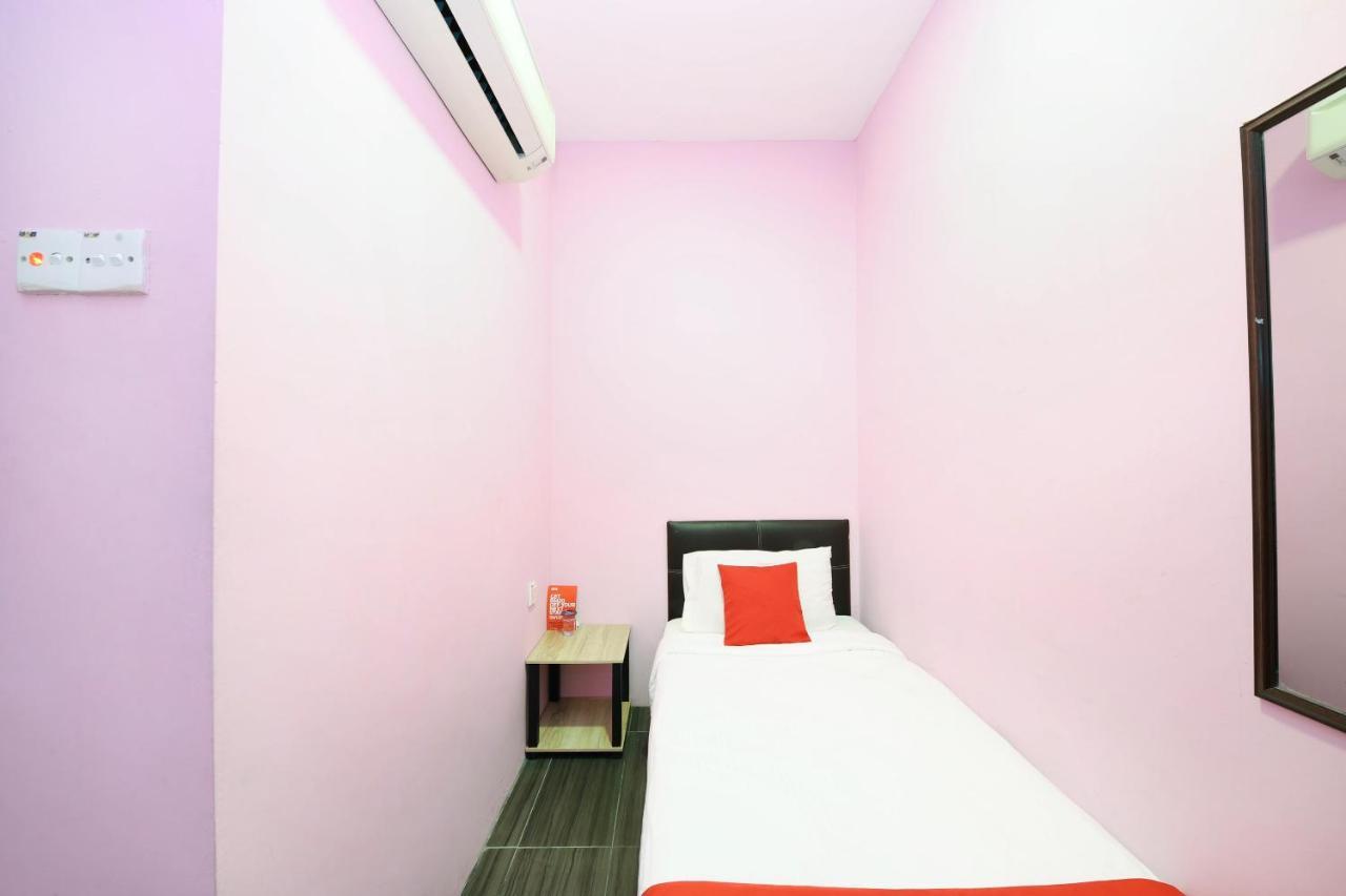 סקודאי Oyo 1125 Ir Inn Hotel מראה חיצוני תמונה